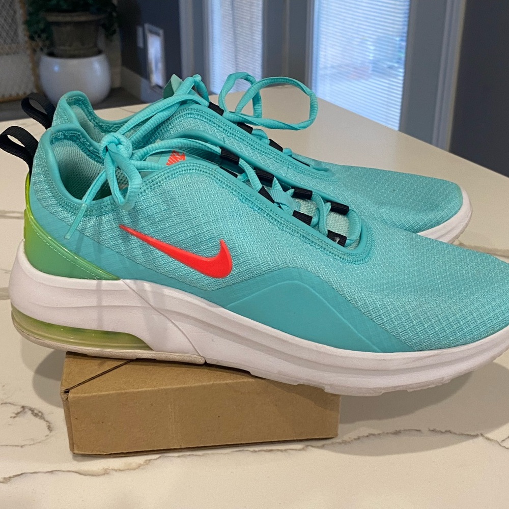 Nike Air woman’s shoes size US 9